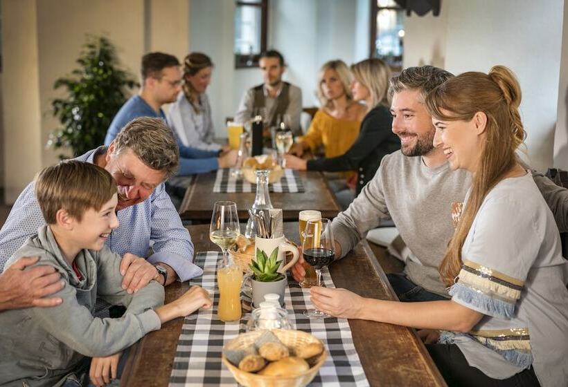 فندق صغير Jufa Hotel Schloss Röthelstein