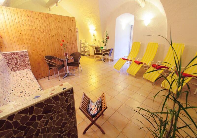 فندق صغير Jufa Hotel Schloss Röthelstein