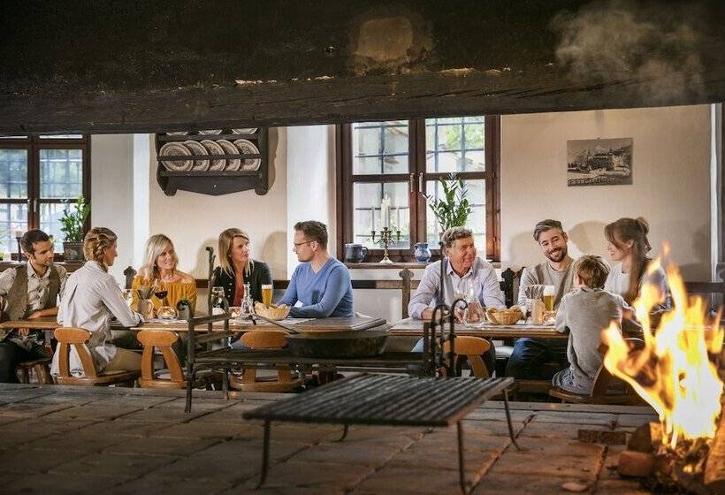 فندق صغير Jufa Hotel Schloss Röthelstein