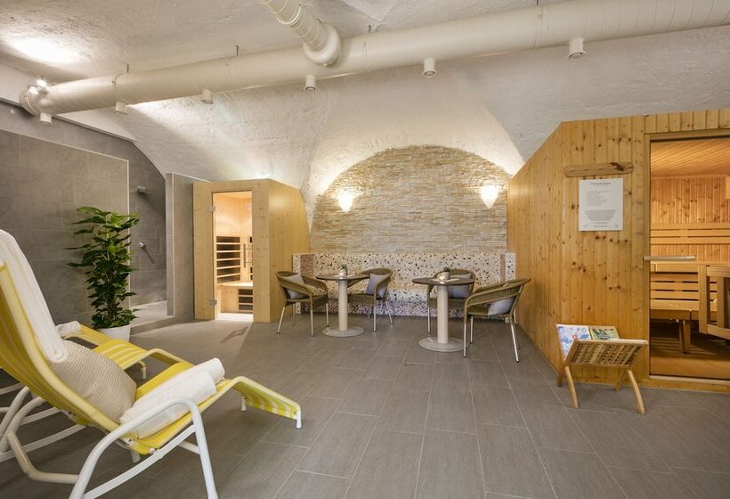 فندق صغير Jufa Hotel Schloss Röthelstein