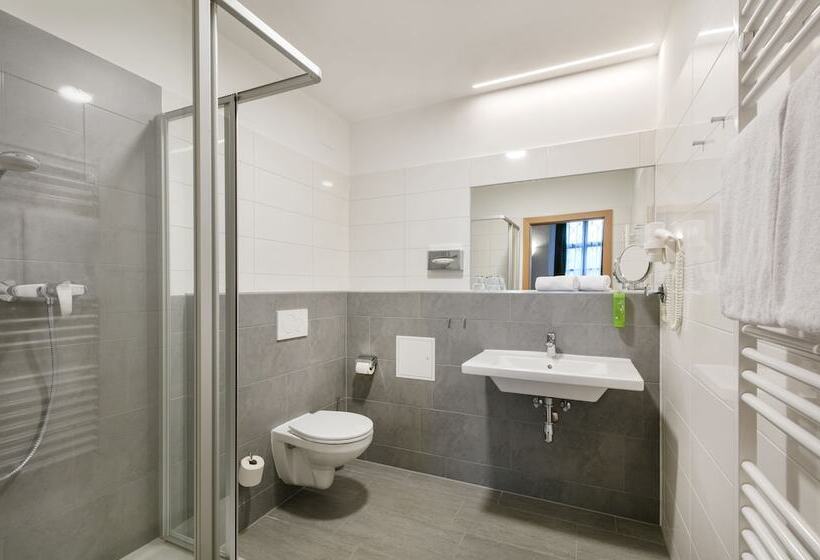 فندق صغير Jufa Hotel Schloss Röthelstein