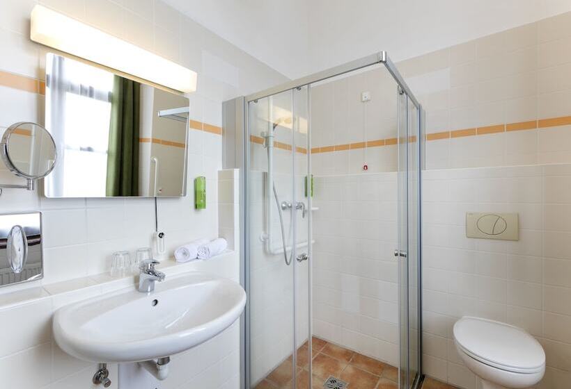 فندق صغير Jufa Hotel Schloss Röthelstein