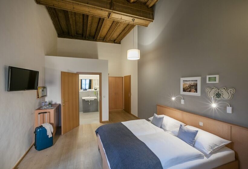 فندق صغير Jufa Hotel Schloss Röthelstein