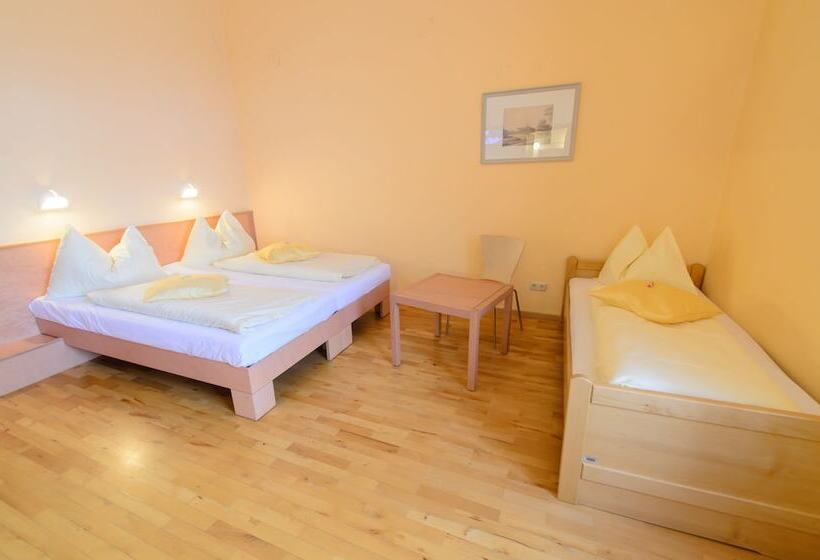 הוסטל Jufa Hotel Schloss Röthelstein