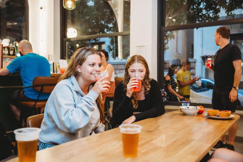 簡易ホテル Athens Backpackers