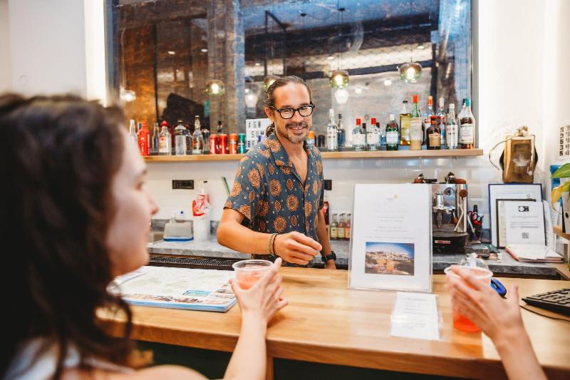 簡易ホテル Athens Backpackers