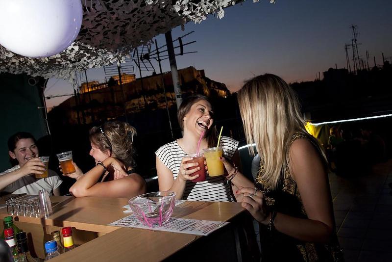 簡易ホテル Athens Backpackers