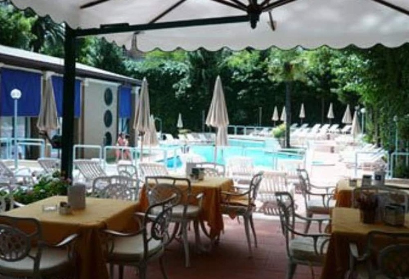 בית מלון כפרי Aldrovandi Residence City Suites