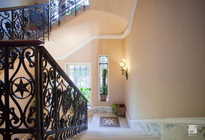 בית מלון כפרי Aldrovandi Residence City Suites