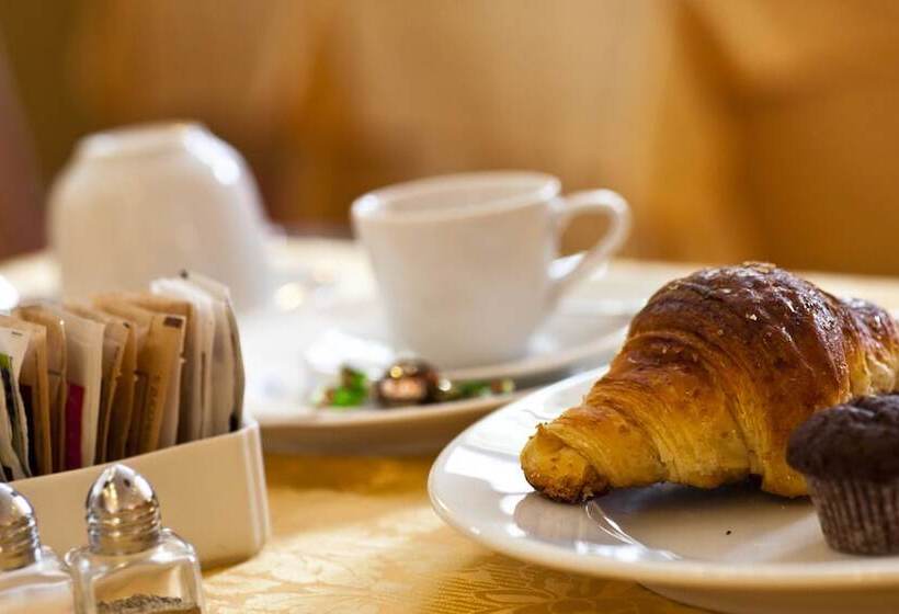 בית מלון כפרי Aldrovandi Residence City Suites