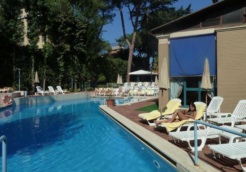 בית מלון כפרי Aldrovandi Residence City Suites