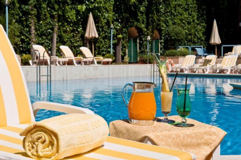 בית מלון כפרי Aldrovandi Residence City Suites