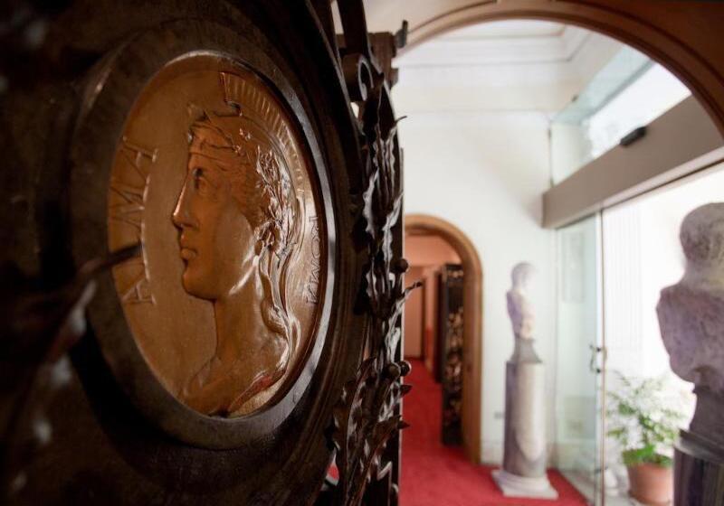 בית מלון כפרי Aldrovandi Residence City Suites