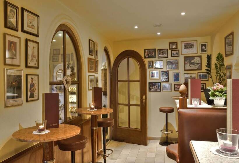 ホテル Alpenresidenz Adler