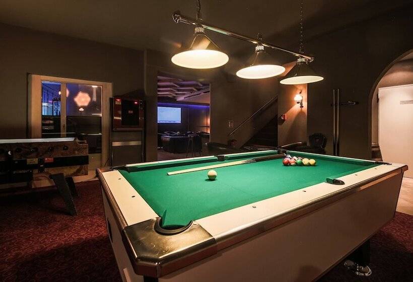 فندق Arlen Lodge