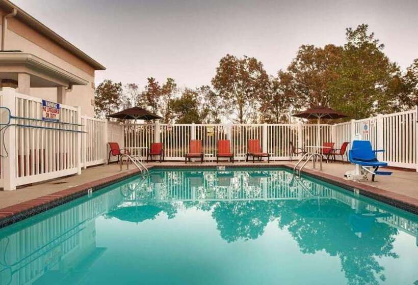 فندق Best Western Zachary Inn