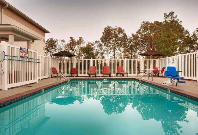 فندق Best Western Zachary Inn