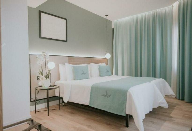 هتل Catalina Plaza Sostenible