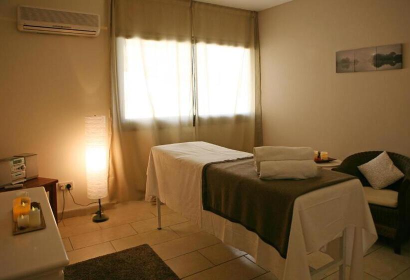 בית מלון כפרי Club Aphrodite