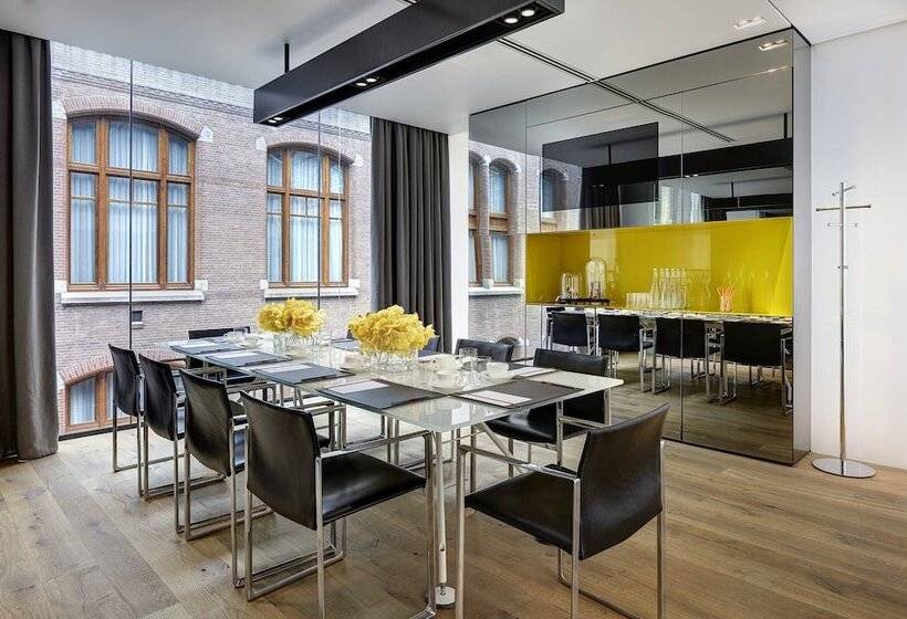 Отель Conservatorium