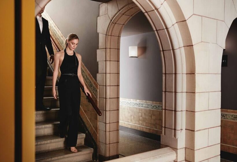 Отель Conservatorium