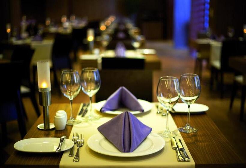 בית מלון כפרי Crowne Plaza Istanbul Harbiye, An Ihg