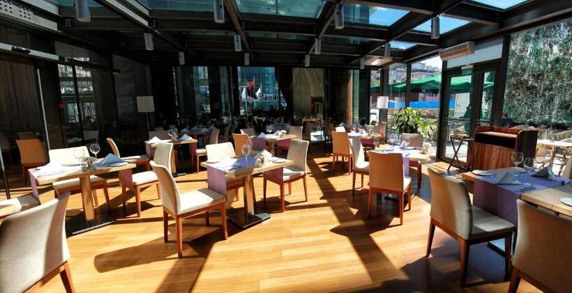 בית מלון כפרי Crowne Plaza Istanbul Harbiye, An Ihg