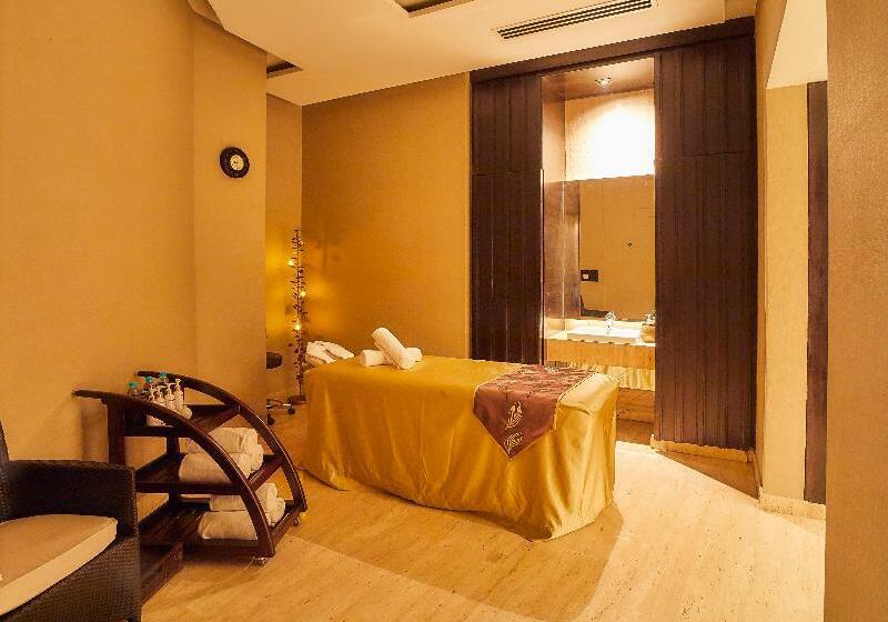 Отель Crowne Plaza New Delhi Rohini, An Ihg