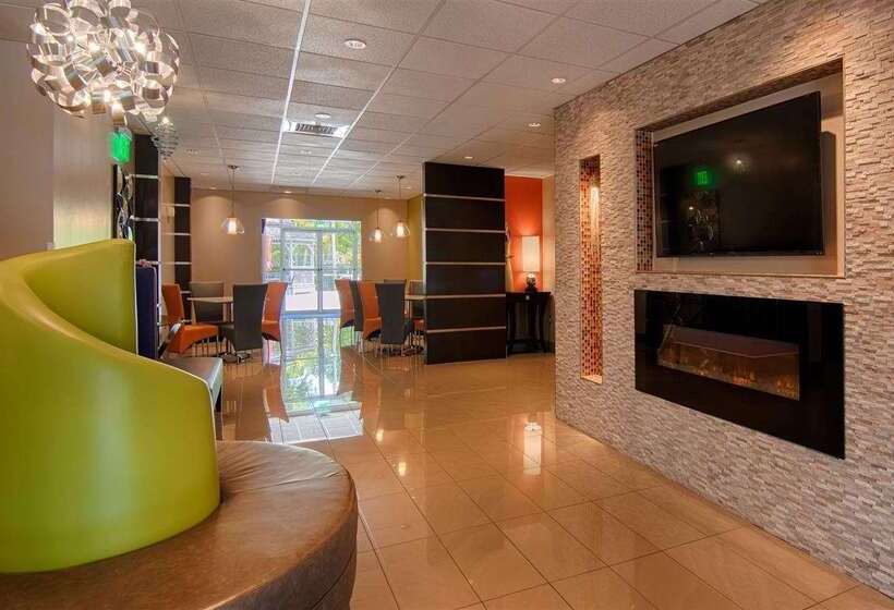 فندق Days Inn & Suites By Wyndham Bonita Springs North Naples
