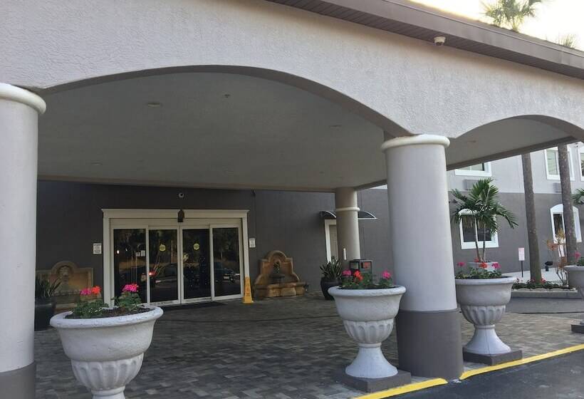 فندق Days Inn & Suites By Wyndham Bonita Springs North Naples