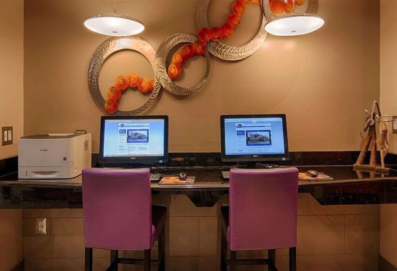 فندق Days Inn & Suites By Wyndham Bonita Springs North Naples