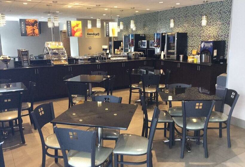 فندق Days Inn & Suites By Wyndham Bonita Springs North Naples