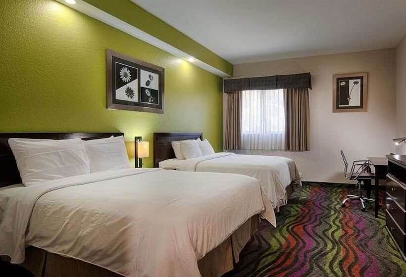 فندق Days Inn & Suites By Wyndham Bonita Springs North Naples