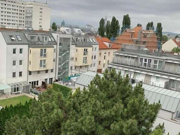 هتل Donaustadt Kagran   At Metro U1