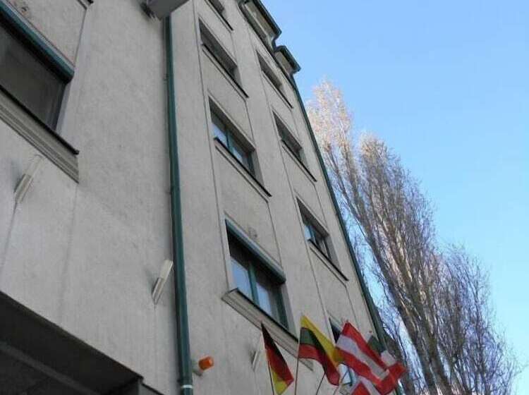 هتل Donaustadt Kagran   At Metro U1