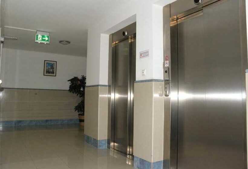 هتل Donaustadt Kagran   At Metro U1