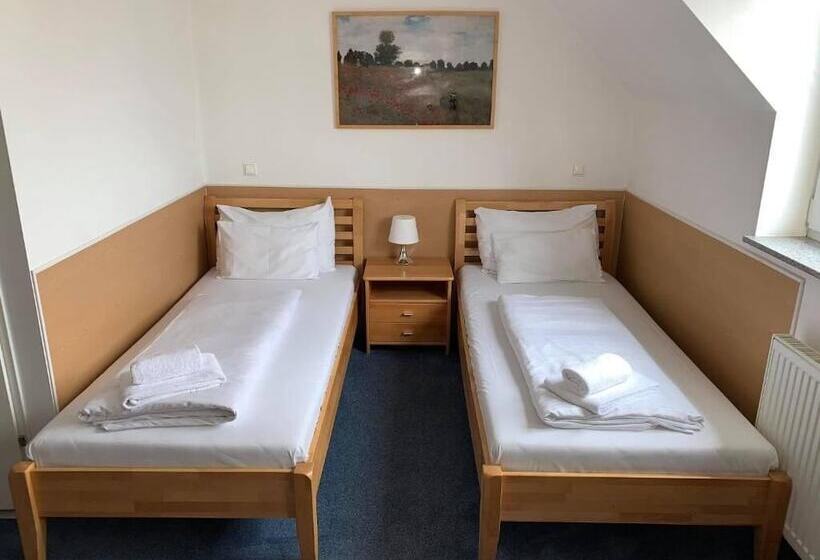 هتل Donaustadt Kagran   At Metro U1