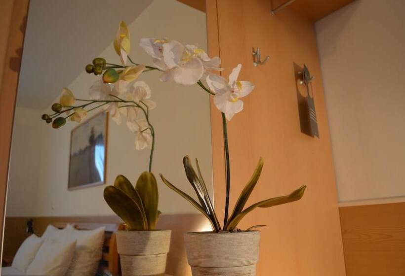 هتل Donaustadt Kagran   At Metro U1