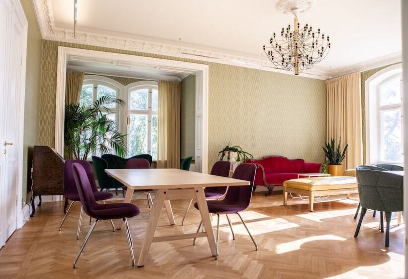 فندق Hehrne Kök & Konferens