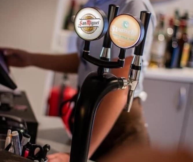 فندق Hehrne Kök & Konferens