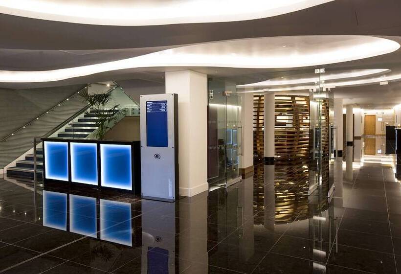 酒店 Hilton London Heathrow Airport Terminal 5