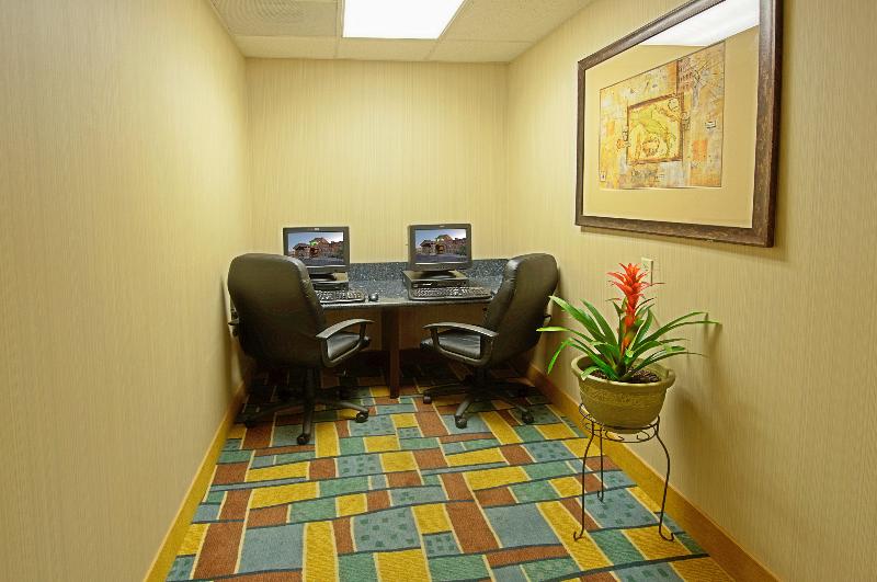 Отель Holiday Inn Express & Suites Tucson, An Ihg