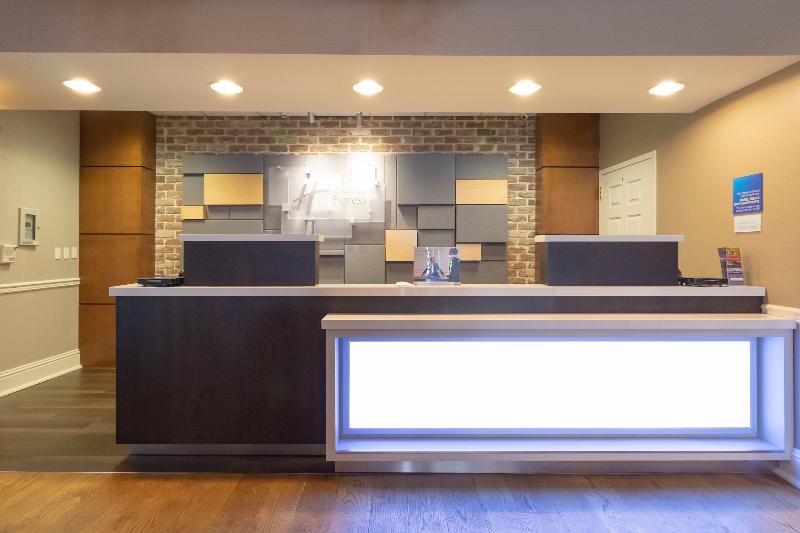 בית מלון כפרי Holiday Inn Express Savannah   Historic District