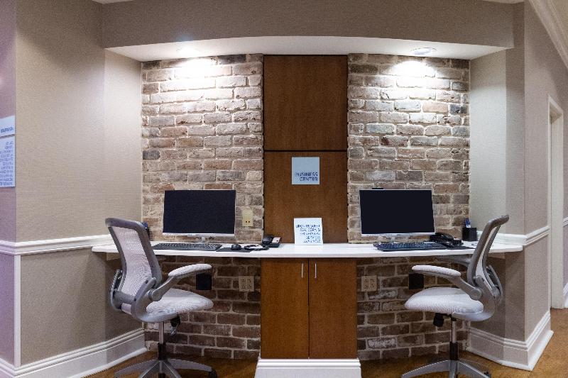 בית מלון כפרי Holiday Inn Express Savannah   Historic District