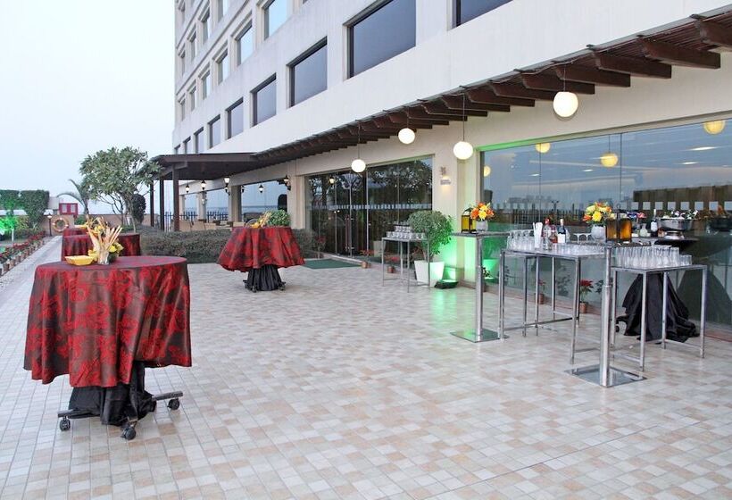 Отель Holiday Inn New Delhi Mayur Vihar Noida, An Ihg