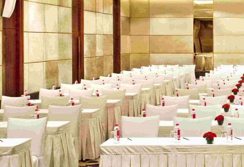 Отель Holiday Inn New Delhi Mayur Vihar Noida, An Ihg