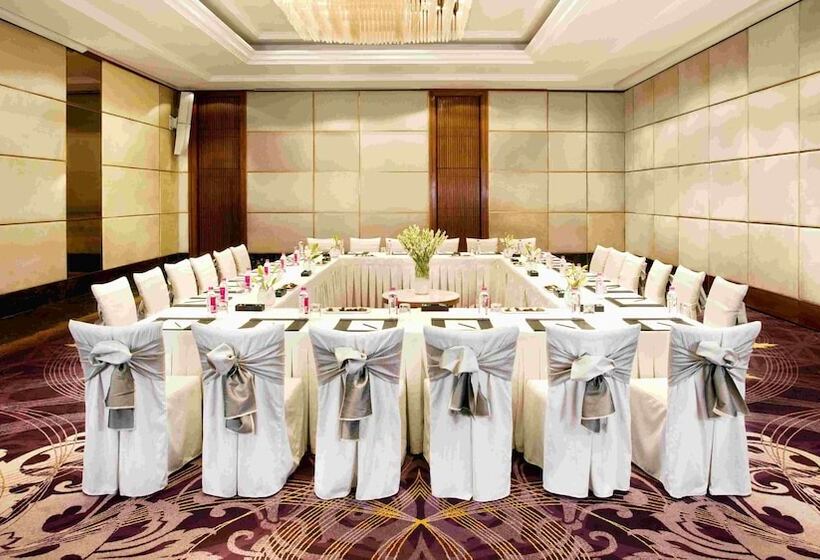 Отель Holiday Inn New Delhi Mayur Vihar Noida, An Ihg