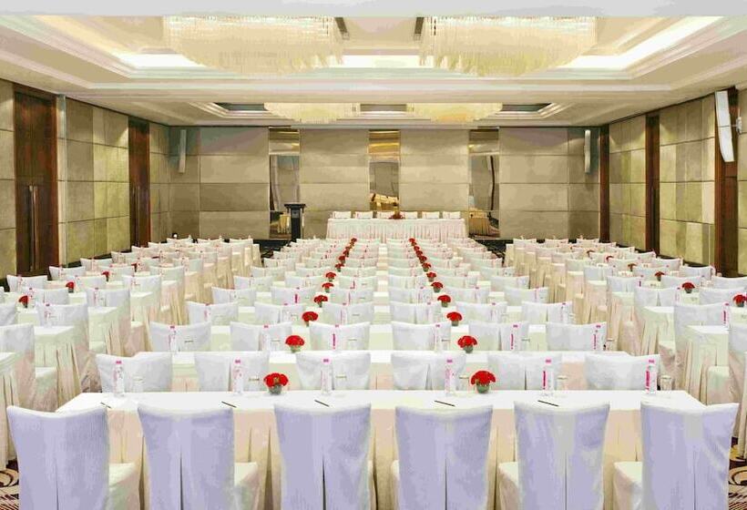 Отель Holiday Inn New Delhi Mayur Vihar Noida, An Ihg