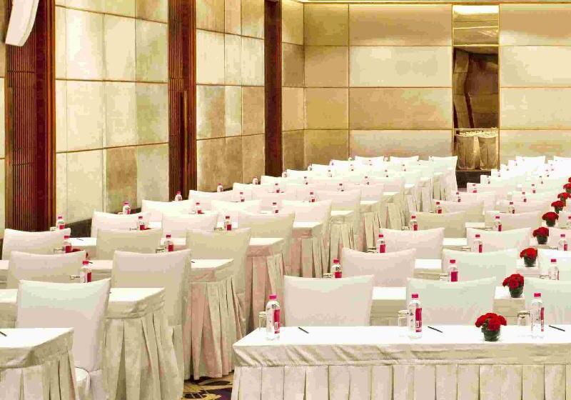 Отель Holiday Inn New Delhi Mayur Vihar Noida, An Ihg