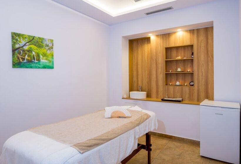 هتل Kiani Beach Resort Family All Inclusive